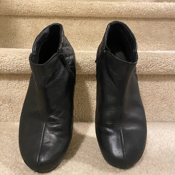 Abeo Black Quilted Ankle Booties - Picture 3 of 5